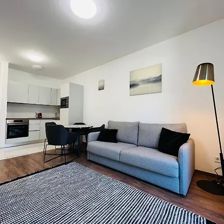 B 205, In The Heart Of The Jewish Quarter Apartment