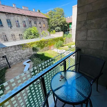 B 205, In The Heart Of The Jewish Quarter